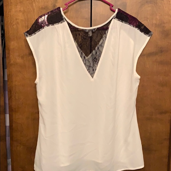 Banana republic white top with black lace detail - Picture 2 of 4